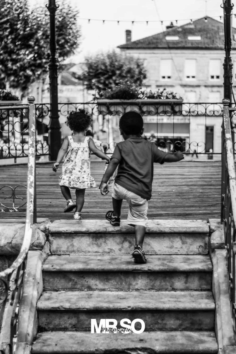 jeux d'enfants par mrso.fr photographe de rue street & life style à Orléans 45, Loiret et Centre Val de Loire