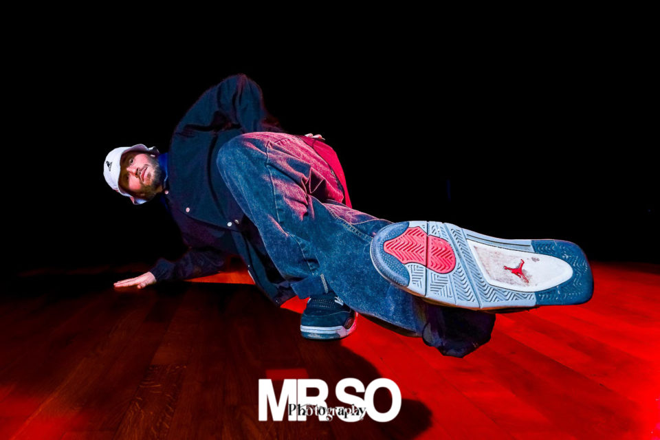 L'art du Breaking avec B-Boy Floater, shooting photo breakdance par mrso.fr photographe danse et sport à Paris, Orléans et Centre Val de Loire
